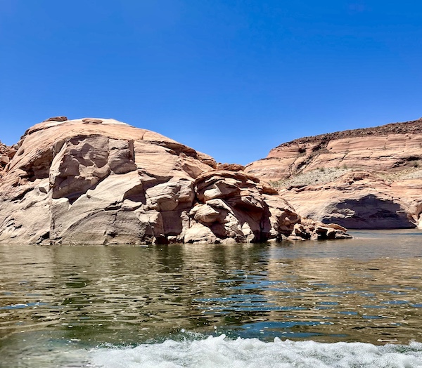 Beautiful cream colored rock formations in Spectacular Lake Powell Utah